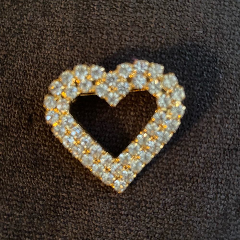 Simulated Diamond Lovely Small Heart Shaped Brooch/Pin